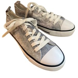 Bleached Design Sneakers 8